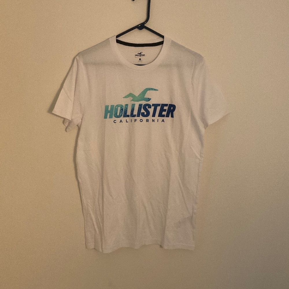 2 Hollister T-shirts